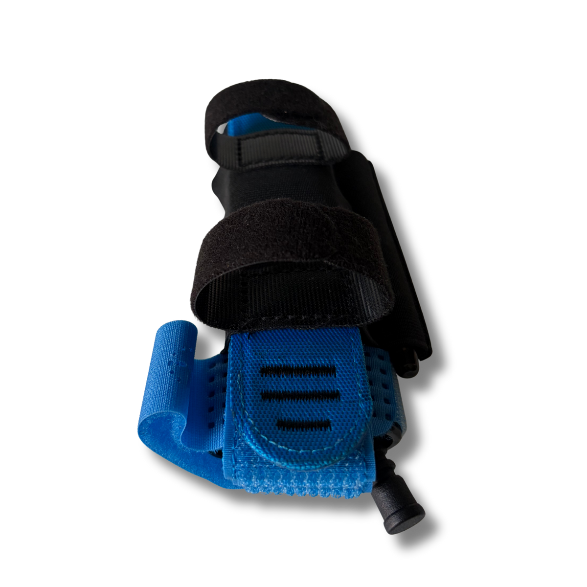 Onderdelen van de blauwe LifeSaver Tourniquet Set afzonderlijk weergegeven
