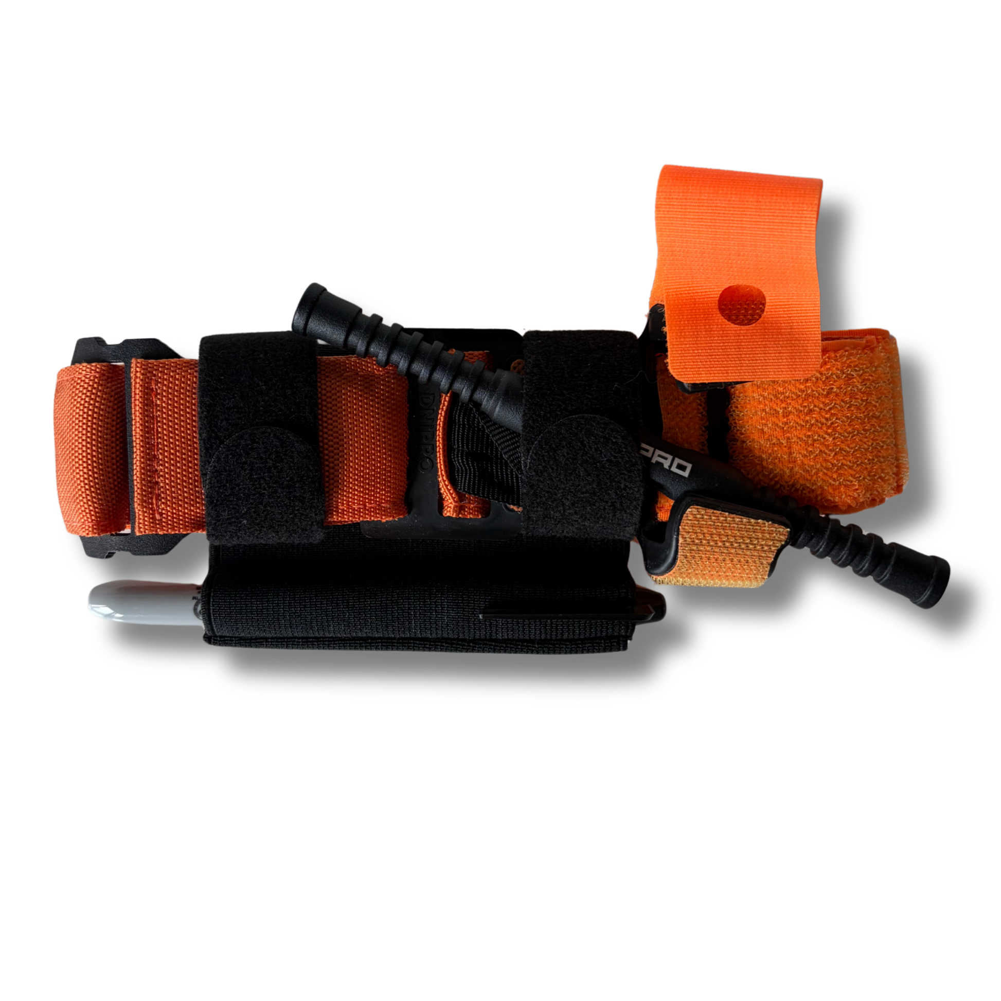 Vooraanzicht van de oranje houder van de LifeSaver Tourniquet Set