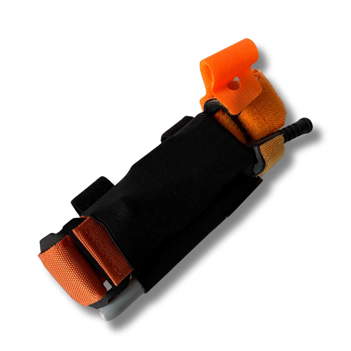 Zijaanzicht van de oranje LifeSaver Tourniquet Set-houder